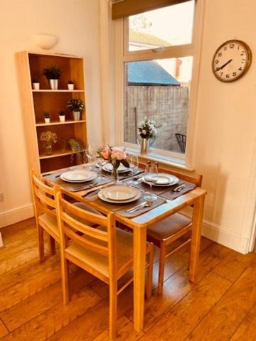 Two Bedroom, Off-Road Parking Ludgershall  Экстерьер фото