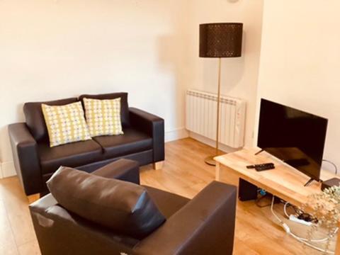 Two Bedroom, Off-Road Parking Ludgershall  Экстерьер фото